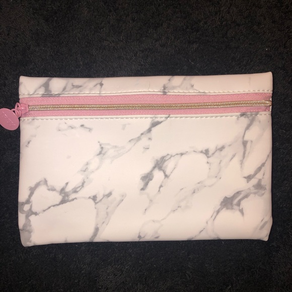 Kylie cosmetic bag. Bundle deal - Picture 14 of 16